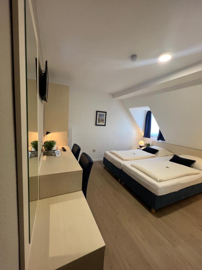 Hotel Pelikan Китцинген Экстерьер фото