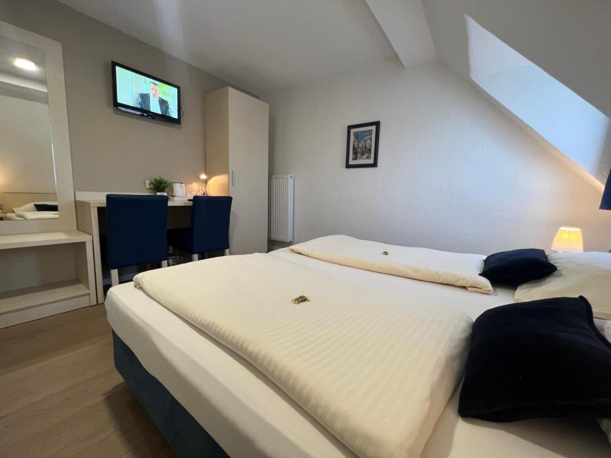 Hotel Pelikan Китцинген Экстерьер фото