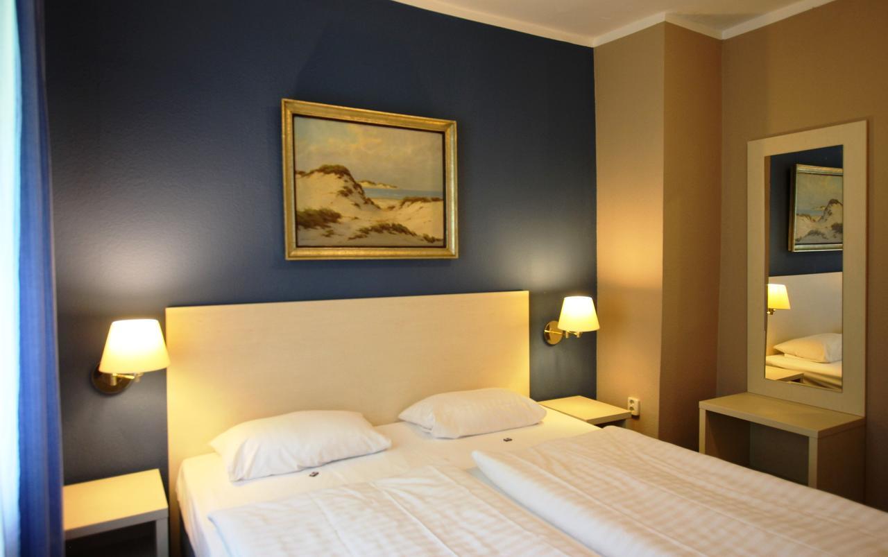 Hotel Pelikan Китцинген Экстерьер фото