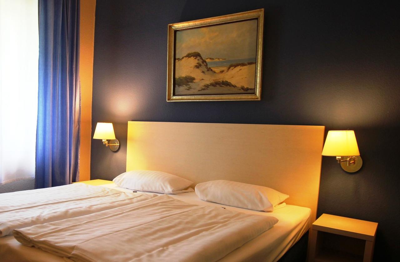 Hotel Pelikan Китцинген Экстерьер фото