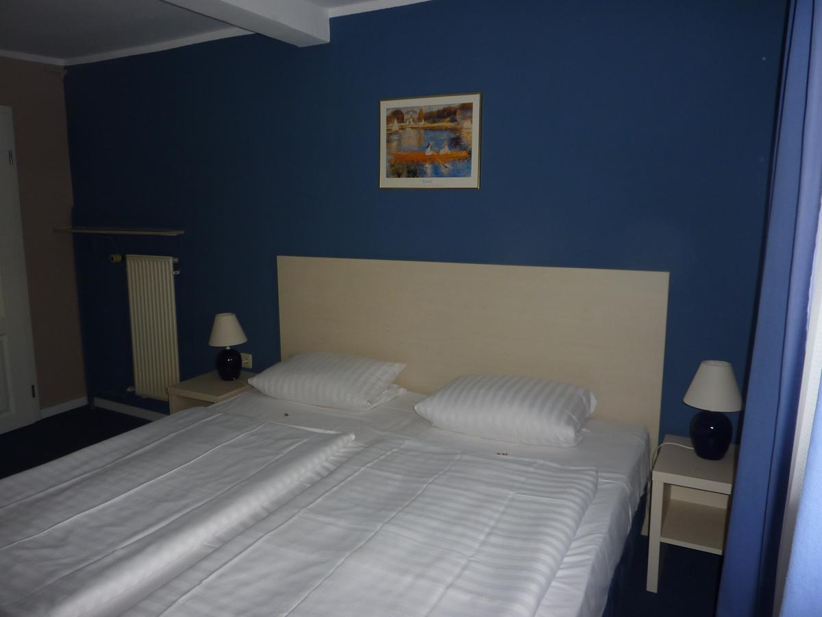 Hotel Pelikan Китцинген Экстерьер фото