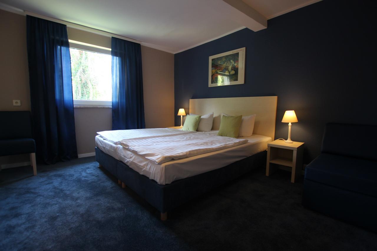 Hotel Pelikan Китцинген Экстерьер фото