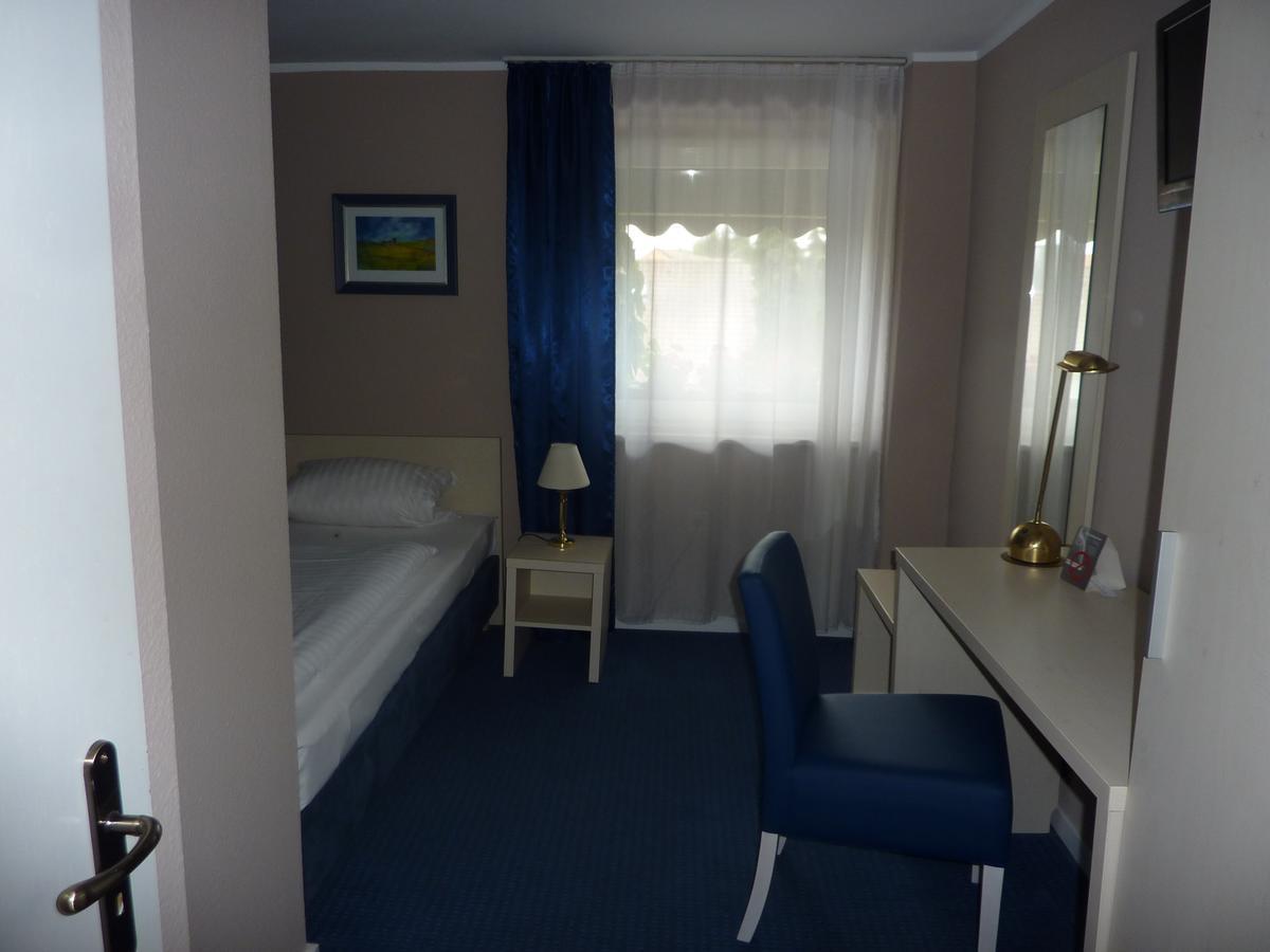 Hotel Pelikan Китцинген Экстерьер фото