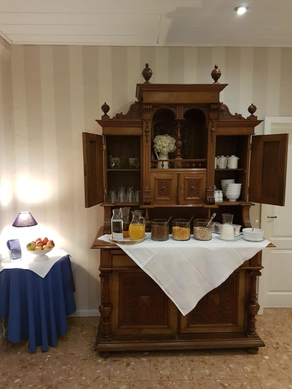 Hotel Pelikan Китцинген Экстерьер фото